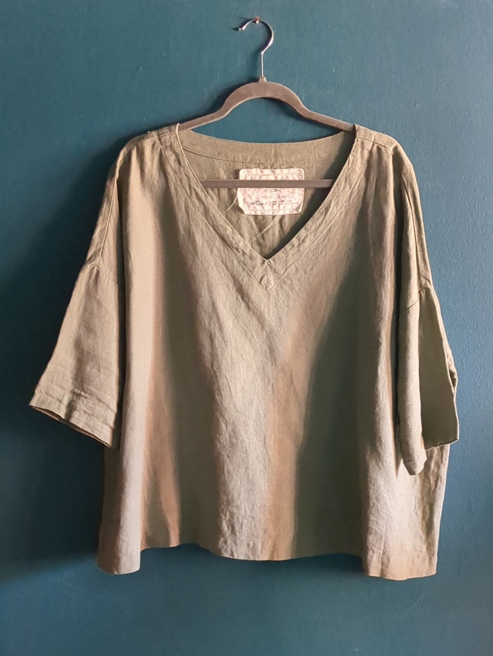 notPERFECTLINEN. 100% Linen Old London V-Neck Tunic Top in Sage Green